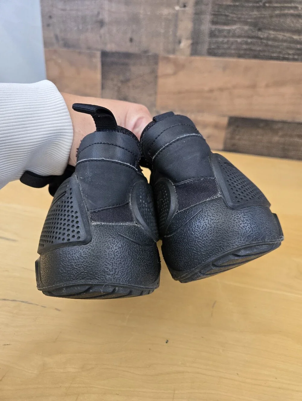 Nike Huarache E.D.G.E. TXT Triple Black Sneaker Shoes AO1697- 005 Men’s Size 11